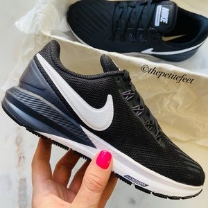 NWT Nike Air Zoom Structure 22